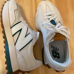 Size 7.5 New Balance tennis shoes
